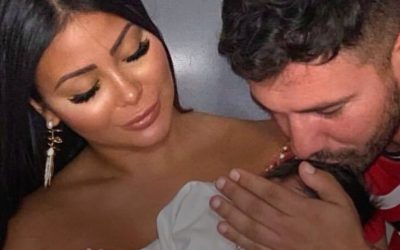 Suite à la naissance de la fille de Carla et Kevin, Maeva offre un cadeau hors de prix à sa “nièce”. Elle est déjà complètement gaga de la petite Ruby !   Un cadeau étonnant Depuis la naissance de la petite fille de Carla Moreau et Kevin Guedj, les candidats de télé-réalité s’enchainent pour rencontrer la petite Ruby. Julien Tanti et Manon Marsault, Paga et Greg ainsi que Maeva Ghennam sont venus rendre visite à cette petite merveille. Et on peut dire que cette dernière est déjà bien gâtée !  Totalement fan de la petite fille, la candidate de LMvsMonde4 a offert un cadeau plutôt étonnant ! En effet, alors que la jolie brune est venue rencontrer Ruby, Kevin confie dans sa story : « Maëva est venue et évidemment, elle a fait un cadeau. Et qu’est-ce qu’elle a fait comme cadeau ? ». Fidèle à elle-même, la jeune femme adepte de la célèbre marque aux semelles rouges a évidemment voulu marquer le coup. Et oui, celle qui est critiquée pour trop retoucher ses photos a offert sa première paire de Louboutin à Ruby !  Un cadeau qui a créé la surprise chez Kevin. Il révèle : « J’ai cru qu’elle lui avait offert des talons. Elle ne sait même pas encore marcher mais elle porte déjà des Louboutin. ». Rassurez-vous, il s’agit seulement d’une paire de chaussures pour bébé. Un cadeau hors de prix la petite fille qui fera sûrement encore une fois jaser certains internautes…