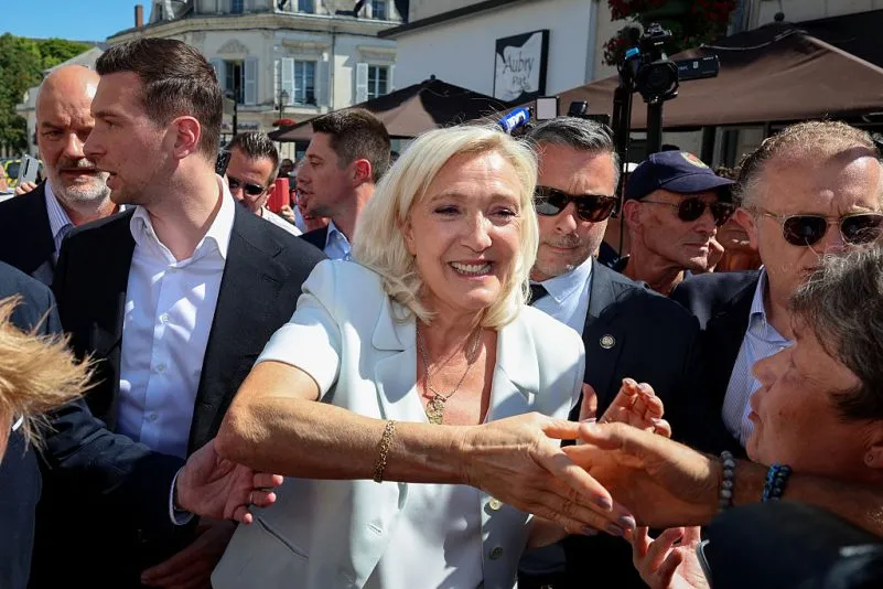 Marine Le Pen donnée favorite dans tous les scénarios au second tour de la présidentielle