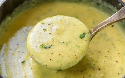 Soupe crémeuse de courgettes à l’ail, idéale pour perdre du poids
