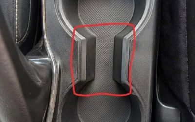 À quoi sert cet étrange espace entre les porte-gobelets de voiture ?…