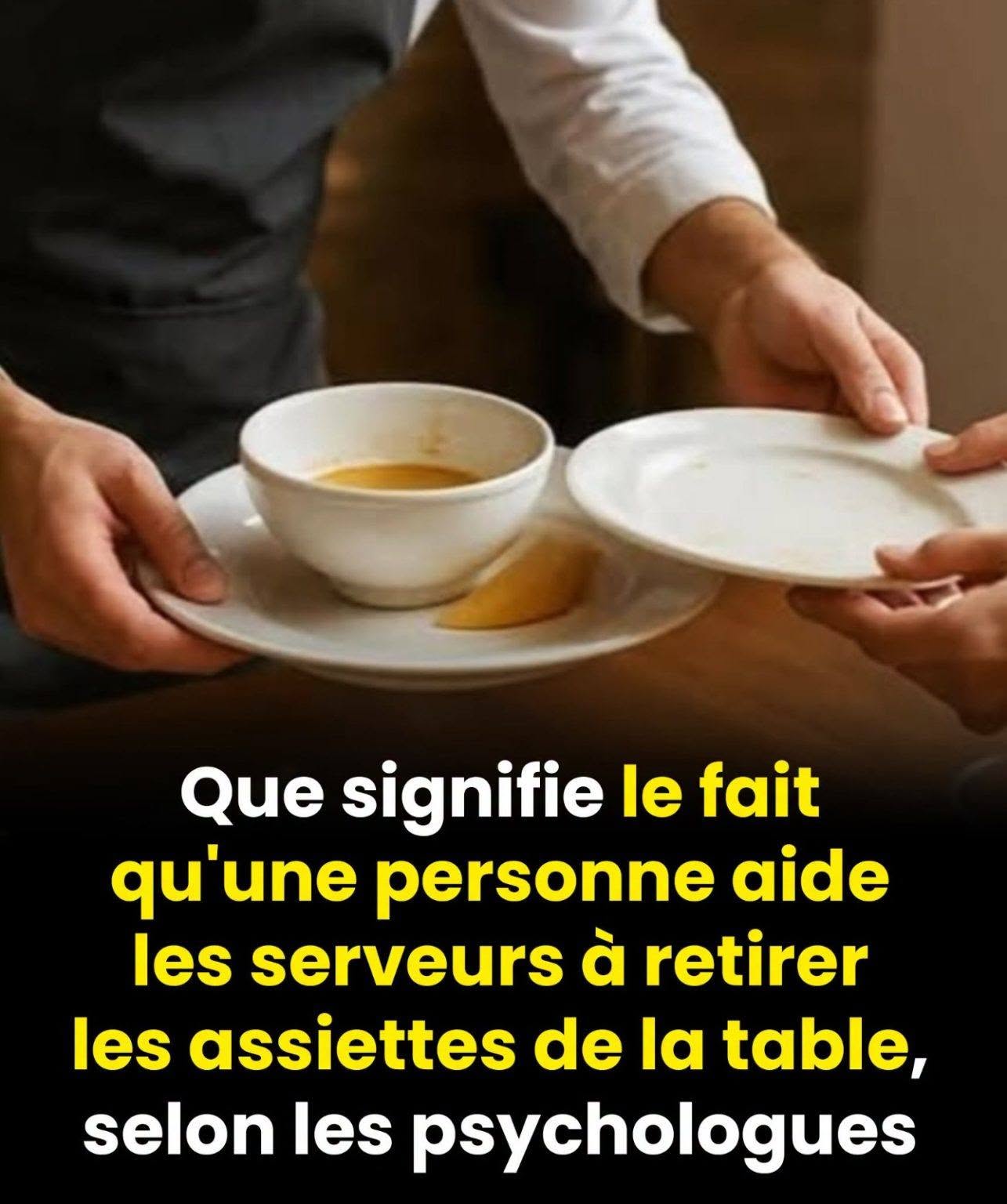 La psychologie décrypte ce que révèle notre geste d’aider un serveur à débarrasser